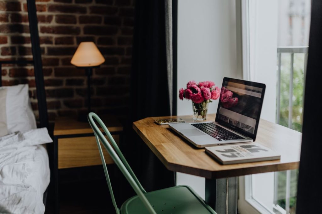 home office dans la chambre 